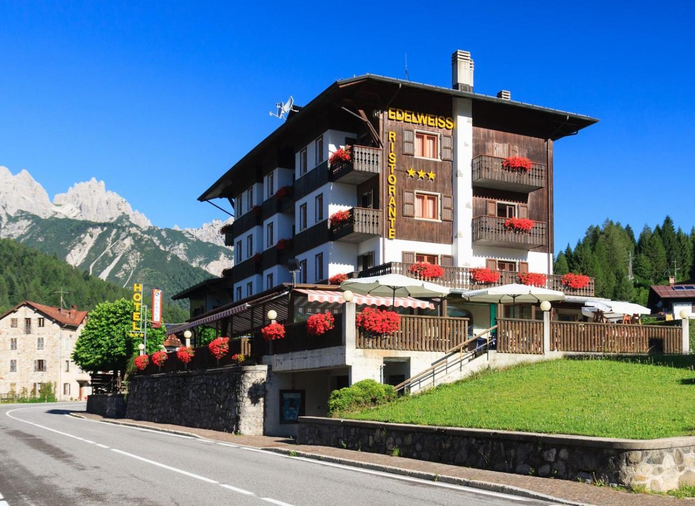 Hotel Edelweiss Con Ristorante Note Di Gusto 上福尔尼 外观 照片