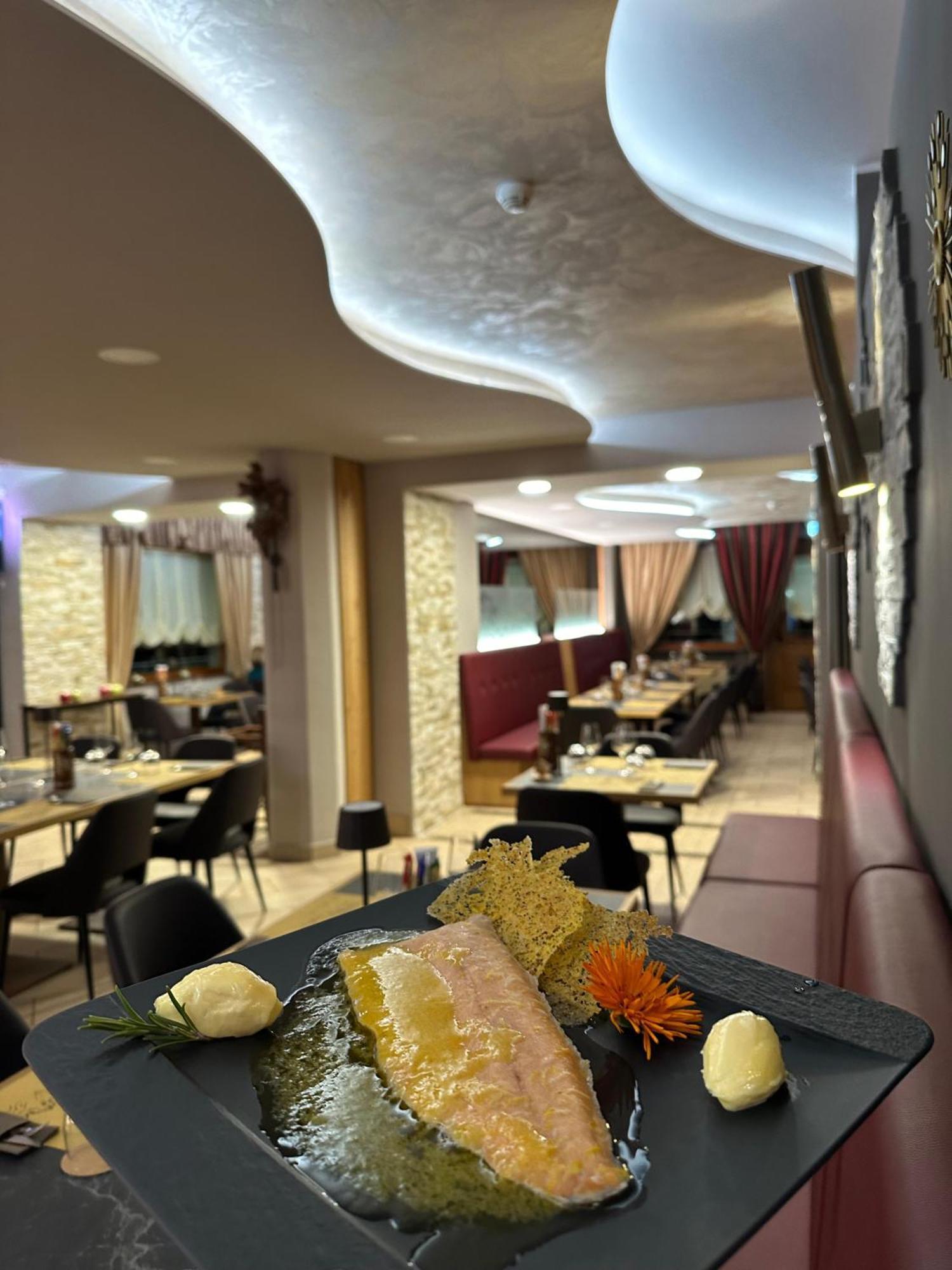 Hotel Edelweiss Con Ristorante Note Di Gusto 上福尔尼 外观 照片