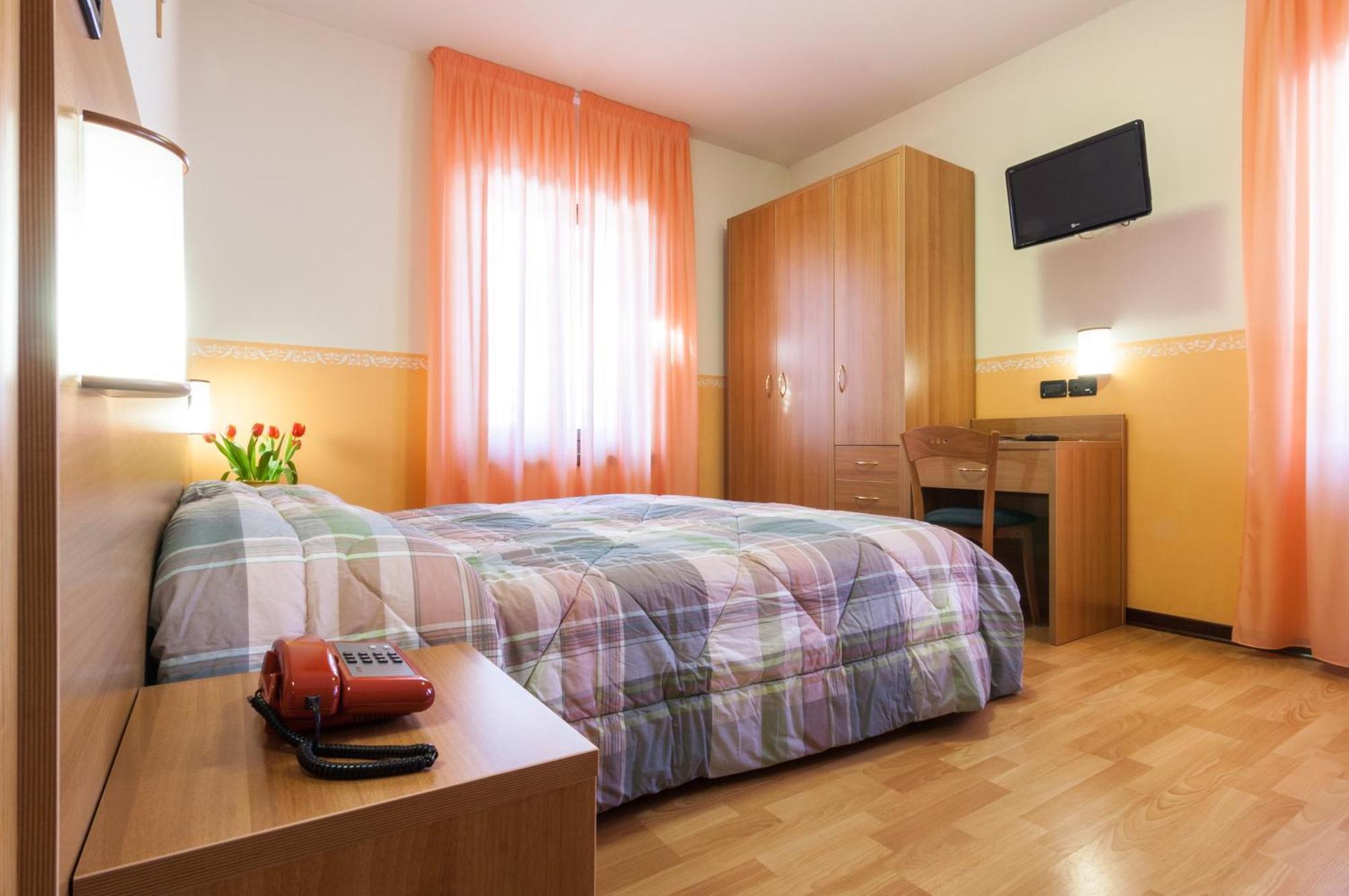 Hotel Edelweiss Con Ristorante Note Di Gusto 上福尔尼 外观 照片